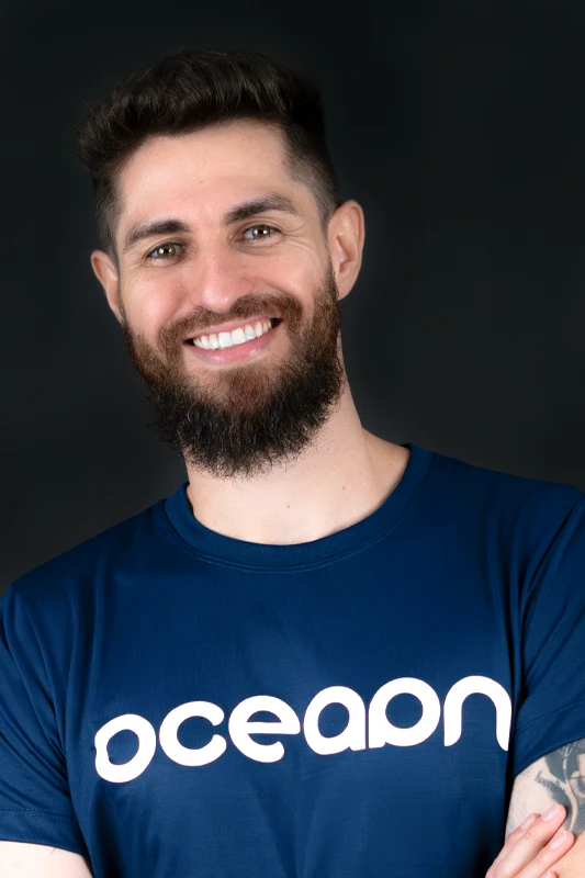 O Leonardo Melo que tem o cargo de CEO